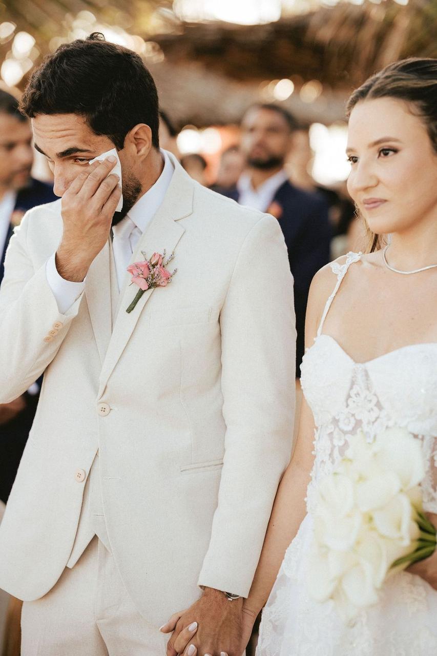 Momento de casamento na praia assessorado pela Ellen Regina