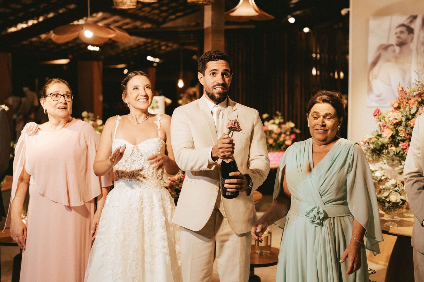 Momento de casamento na praia assessorado pela Ellen Regina